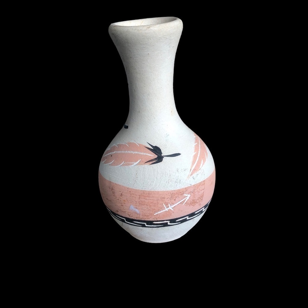 Pottery/VASE/Small Native American Indian Signed Vint. Feathers Arrows Handmade